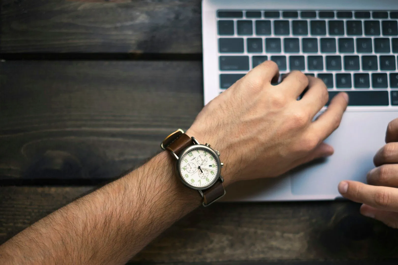 Wie viele Stunden arbeitest du durchschnittlich in der Woche?